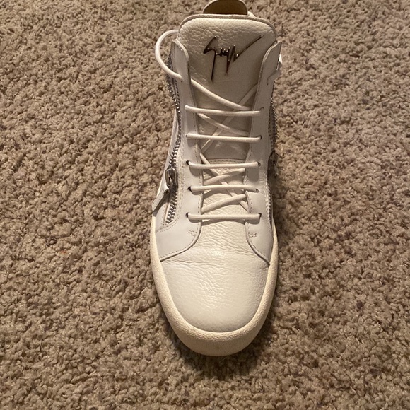 Worn a few time - Picture 2 of 4